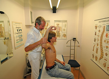 Orthopäde Frankfurt Behandlung Wirbelsäule, Rücken